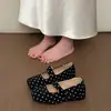 Outono de 2026: Elegantes sapatilhas Mary Jane novas em estilo retrô com bolinhas para mulheres, perfeitas para figuras baixinhas, com biqueira rasa e sola confortável e plana.