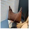 Nova bolsa de mão versátil de nicho para outono, bolsa quadrada de camurça para mulheres, bolsa elegante com corrente para ombro e transversal