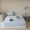 Juego de sábanas ajustables de tres piezas Lenzing Tencel de 60 hilos, bordado de toalla de una sola pieza, funda de cama circular fresca de seda de hielo linda para el verano