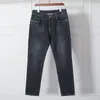 Novos jeans masculinos de perna reta espessados para outono e inverno, amigáveis à pele, duráveis, confortáveis, levemente elásticos, calças quentes para homens jovens e de meia-idade