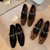 2026 Novos Sapatos Mary Jane Rasos Versáteis Estilosos Quadrados com Bico Coração Estampa de Leopardo Estilo Coreano com Tira de Strass para Mulheres, Modelos de Primavera e Outono
