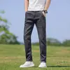 Jeans Masculino de Verão 2026 Estilo Coreano Fino Calças Longas Tendência Bordadas de Perna Reta Calças Versáteis