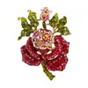 Broche de Rosa Roja con Diamantes Completos Pin de Diamante de Color Aleación Estilo Romántico de Lujo Ligero Accesorios Versátiles para Ropa de Abrigo Traje Venta al por Mayor