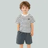 Conjunto Curto de Algodão Puro para Meninos Verão Roupas Infantis de Verão Conjunto de Duas Peças Roupas de Verão para Bebês Novo Estilo 2026 Roupas Infantis para Crianças Pequenas e Médias