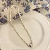 Fuga Romântica~ Colar Borboleta Camélia Pérola para Mulheres, Luxo Leve, Nicho, Elegante, Corrente Noble para Clavícula, Corrente de Pescoço Tendência