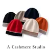 Chapéu de tricô de cashmere em bloco de três cores estilo coreano para mulheres, com abas para as orelhas, quente e grosso, versátil