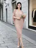 Comercio exterior transfronterizo vestido Miyake lujo ligero sentido de alta gama cuello en V manga murciélago holgado talla extra cubre carne temperamento ceñido a la cadera falda