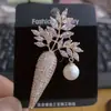 Broche de alta qualidade em formato de cenoura com zircônia, corsage para casaco, simples, versátil, pin de moda para roupas, atacado