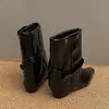 Botas Femininas de Salto Grosso Meritage Vintage Petite Outono 2026 Novo Estilo Aumenta Altura com Saias Botas Curtas Emagrecedoras