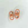 Fábrica de Origen de Broches Giratorios de Figura de Ocho, Galvanizados en Tres Colores, Opcional con Esmalte Sellado, Paquete de 50 Llaveros para Joyería de Aleación de Zinc