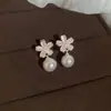 Charme Delicado e Feminino~ Brincos de Flor com Zircônia e Pérola, Brincos de Luxo Leve e de Alta Qualidade, Doces e Delicados, Brincos Versáteis para Mulheres