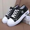 Tênis de Lona Novos Primavera e Outono Sapatos Femininos Tênis Fashion com Cadarço Estilo College Casual Sapatos de Estudante Sapatos de Tecido Atacado Dropshipping