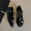 Zapatos Planos Mary Jane con Camelia Negra Estilo Nuevo Francés de Luo Si para Mujer con Aumento Oculto de Altura, Puntera Redonda, Correa Única