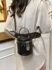 Bolsa Saco Versátil de Moda de Nicho para Mulheres 2025 Nova Chegada Transfronteiriça Bolsa de Mão com Padrão Trançado Casual Exquisite Bolsa Transversal
