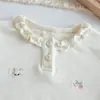 Camiseta de Niña para Primavera y Otoño, Ropa Elegante para Bebés, Camiseta Base Dulce Única y de Moda para Niños con Cuello de Encaje y Bordado de Flores de Dibujos Animados