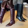 Botas de Cavaleiro de Couro Botas Altas Femininas Outono e Inverno Novas Couro Genuíno Bico Fino Salto Agulha Salto Médio Botas de Cano Alto Botas Retas Femininas