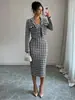 Comércio Exterior Europeu e Americano Luxo Leve Traje de Tweed para o Trabalho Manga Longa Lapela Jaqueta Curta Combinado com Camisola Emagrecedora