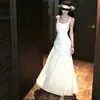 Elegante vestido blanco sin mangas de cuello halter estilo francés, vestido largo de verano elegante y de alta gama