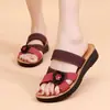 Novas Sandálias Casuais de Couro Macio para Mulheres Moda Primavera/Verão 2026, Uso Externo, Sapatos de Mãe, Comércio Transfronteiriço