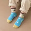 Nuevos calcetines infantiles de tubo medio clase A transfronterizos, calcetines de bebé de tubo medio transpirables de dibujos animados para primavera y otoño para niños y niñas