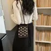 Bolso de mujer tejido a mano transfronterizo 2026 nuevo bolso de hombro calado primavera-verano bolso cruzado para teléfono de vacaciones en la playa