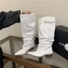 Primer Encuentro Temporada Botas Largas de Tacón Grueso Fruncidas Puntiagudas para Mujer 2026 Otoño/Invierno Nueva Llegada Hebilla de Cinturón Caña Ancha Botas de Caballero