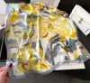 Novo Lenço de Seda Estampado de Leopardo Lenço Quadrado Pequeno Quatro Estações 70cm Lenço de Seda Europeu e Americano Lenço Feminino Coreano com Estampa de Castanha