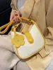 Bolsos de Mujer de Moda de Este Año 2026 Nuevo Diseño de Invierno Bolso de Hombro Versátil Bolso Cruzado Tipo Cubo de Diseño de Nicho