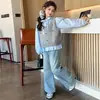 Conjunto de Primavera y Otoño para Niñas 2026 Nuevo Estilo Universitario Moda Chaleco de Punto, Camisa y Jeans para Niñas Conjunto de Tres Piezas