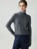 Novo suéter feminino 100% cashmere puro para outono e inverno com design de gola alta falsa, criando um visual em camadas, uma camada interna quente e um top de tricô