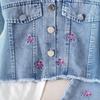 Conjunto Jeans Tendência Primavera e Outono para Meninas Estilo Europeu e Americano Jaqueta Bordada com Laço Manga Longa + Calça Longa