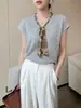 Blusa de Tencel estilo francés con cuello en V y mangas acampanadas, adornada con un pañuelo de seda, con un elegante diseño de manga, transpirable y agradable para la piel, una pieza elegante para primavera-verano