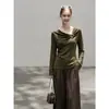 Nuevo suéter de punto de otoño para mujer, minimalista francés, adelgazante, con hebilla metálica, cuello retorcido, corte ajustado, manga larga