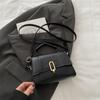 Bolsa Pequena Portátil Retrô Moda Casual de Ombro Nova Primavera e Verão 2025 Bolsa Transversal de Alta Qualidade Bolsa Quadrada Pequena Estilo Ocidental