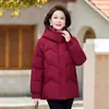 Jaqueta de algodão grossa estilo mãe, roupa à prova de frio, novo estilo 2026, para mulheres de meia-idade e idosas, quente de inverno, espessada, folgada, casaco de algodão grosso