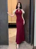 Impresionante y Sexy Vestido Rojo de Cola de Pez con Escote Halter Estilo Francés, Nuevo Estilo Ajustado que Ceñe la Cintura para Mujer