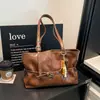 Bolsa Tote Casual Estilo Coreano Gran Capacidad 2026 Invierno Nueva Bolso de Hombro Único para Mujer Simple Versátil Dulce Fresco Bolso para Motocicleta