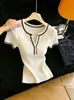 Elegante top de punto de seda helada con cuello en V y manga corta para mujer, primavera/verano 2026, camiseta versátil ligera, corte holgado, talla grande, top de alta gama