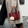 Bolso de Hombro y Axila Trendy Estilo Coreano 2025 Nuevo, Bolso Cruzado Retro Rojo de Moda y Versátil para Ropa Diaria de Trabajo para Mujeres