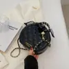 Bolso Versátil de Moda de Alta Gama Transfronterizo para Mujer Modelo Nuevo 2025 Bolso Redondo Pequeño Sencillo de Nicho Popular Bolso de Hombro Exquisito