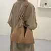 Bolsa tote grande de crochê à mão para mulheres, novo estilo 2026, com visual sofisticado, adequada para o trabalho, para o dia a dia e pode ser carregada no ombro ou na transversal.
