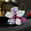 Nova Broche Corsage Flor de Pessegueiro Brilhante de Alta Qualidade com Zircônia Microincrustada Pin de Acessório para Roupas Anti-Exposição Joia para Mulheres