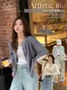 Jaqueta Cardigan de Tricô Fino para Outono Inicial Feminina 2025 Novo Suéter Outerwear de Gola Redonda Branco com Toque de Luxo