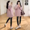 2025 Nova Roupa de Maternidade para Primavera e Outono, Camisa Básica Solta de Comprimento Médio Plus Size, Camiseta de Maternidade Casual Simples Tendência para Mães