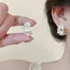 Brincos de Argola Florais de Verão com Pérolas em Formato C para Mulheres, Luxo Leve, High-End, Elegantes e Estilosos