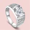 Anel de diamante agressivo e distinto de três fileiras de diamantes de 2 quilates, tesouro da cidade, vendendo glória para anel de diamante de casamento