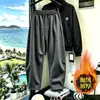 2026 Nuevos Pantalones de Pana de Pierna Ancha para Hombre Patrón de Espiga de Terciopelo de Algodón Europeo Pantalones Relajados tipo Guadaña Pantalones de Pierna Recta de Color Sólido para Hombre