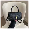 2026 Nova Bolsa de Mão Feminina Versátil de Palha Pequena Tote Bag Ins Retro Tendência Nicho Textura Bolsa de Ombro Transversal