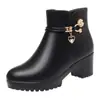 Botas Curtas de Salto Alto Femininas Dropshipping, Botas Curtas de Salto Grosso para Mães, Sapatos de Couro Femininos, Sapatos de Algodão Aveludado de Outono e Inverno para Pessoas de Meia-Idade e Idosas