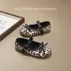 Sapatos de Princesa para Crianças Outono Nova Moda Solado Macio Antiderrapante Sapatos Individuais para Meninas Retro Estampa de Leopardo Versátil Bolinhas Couro Sapatos